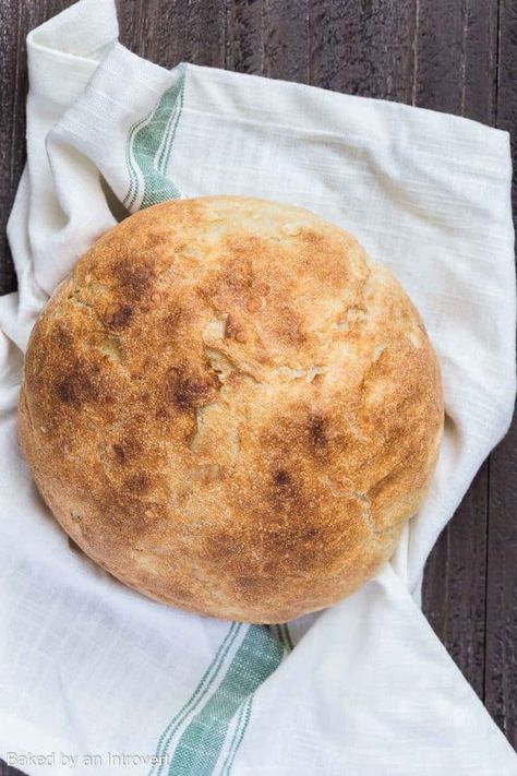 Homemade Slow Cooker Bread is always much more delicious than store-bought, and this recipe couldn’t be easier. Crock Pot Bread, Slow Cooker Bread, Knead Bread, No Knead Bread, No Knead, Quick Bread Recipes, Easy Bread Recipes, Easy Bread, Crockpot Recipes Slow Cooker