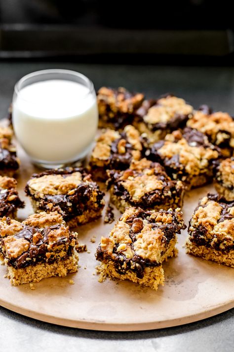 The best thing you can make with #oats #RevelBars Chocolate Revel Bars Recipe, Revel Bars Recipe, Chocolate Revel Bars, Revel Bars, Types Of Desserts, Milk It, Sweets Recipes, Vegetarian Chocolate, Condensed Milk