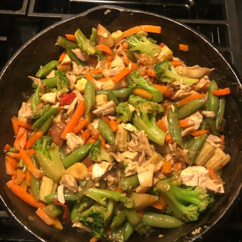 Frozen Vegetable Stir-Fry Veggie Stir Fry Recipes, Stir Fry Sauce Recipe, Vegetable Stir Fry Recipe, Homemade Stir Fry, Easy Stir Fry Recipes, Tasty Thai, Almond Chicken, Asian Vegetables, Veggie Stir Fry