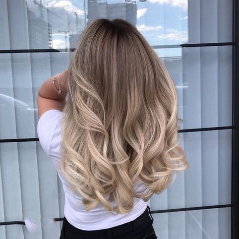 Ombré Hair With Layers, Vanilla Blonde Balayage Dark Roots, Beliage Hair, Balliage Hair, Ombre Hair Blonde, Honey Blonde Hair, Ash Blonde Hair, Brown Hair Balayage, Blonde Hair Inspiration