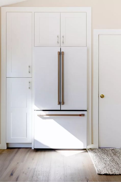 White Refrigerator Kitchen, Kitchen Appliance Ideas, Kitchen Appliance Trends, Modern Cottage Kitchen, Woven Bar Stools, Modern White Kitchen, Kitchen Color Palettes, White Refrigerator, White Kitchen Appliances