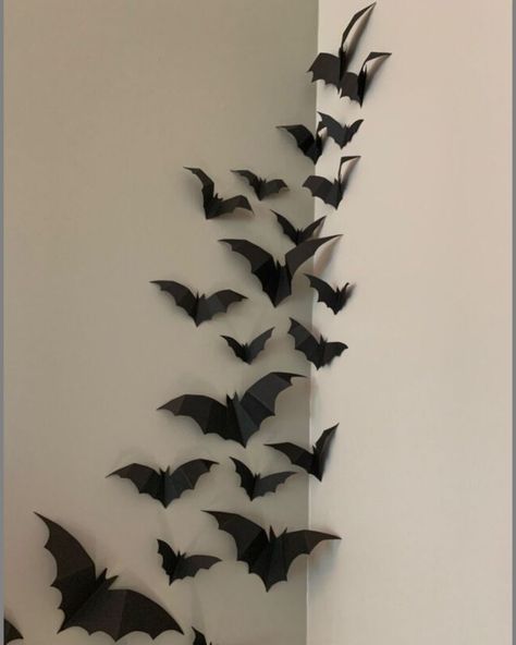 Halloween Ideias, October Decorations, Bat Decorations, Dekorasi Halloween, Fiesta Halloween, Cheap Halloween Decorations, Deco Halloween, Casa Halloween, Halloween Decor Diy