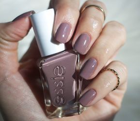 Essie Gel Couture-Review + Swatches Essie Gel Couture Walk The Hemline, Essie Gel Nail Polish Colors, Essie High Sewciety, Essie Take Me To Thread, Take Me To Thread Essie Gel, Essie Gel Couture Swatches, Essie Gel Couture Colors, Pedi Colors, Nails Burgundy