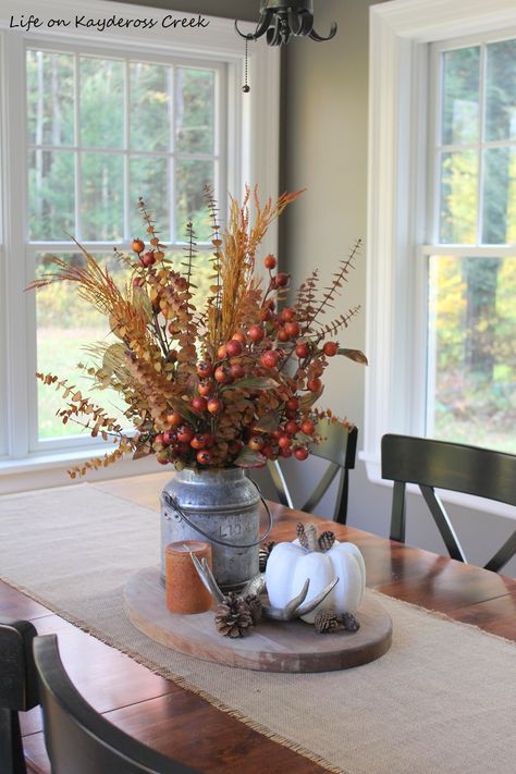 5 tips for decorating for fall on a budget - Farmhouse Fall Home - Life on Kaydeross Creek #fallfauxflowers #rusticfalldecor #fallfarmhouse #howtodecorateforfallonabudget #falldecor Fall Dining Table Decor, Halloween Chic, Fall Dining Table, Fall Dining Room, Farmhouse Dining Rooms Decor, Dining Room Centerpiece, Autumn Dining, Fall Table Centerpieces, Fall Home Tour