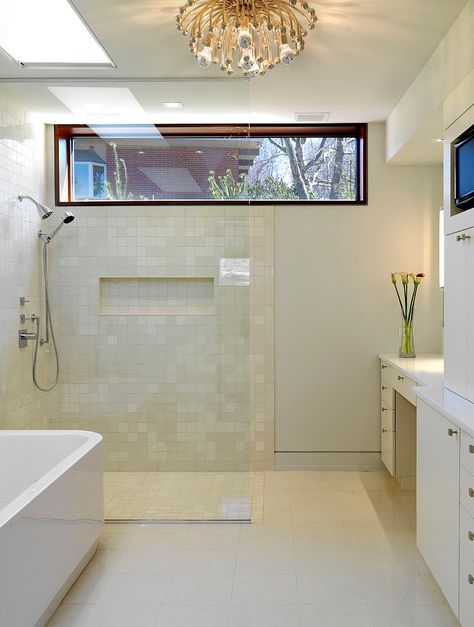 Woodvalley Residence by Ziger/Snead Architects Bathroom Windows In Shower, Bath Window, Window In Shower, Bad Inspiration, Shower Niche, Bathroom Windows, Apartment Bathroom, Trendy Bathroom, Contemporary Bathrooms