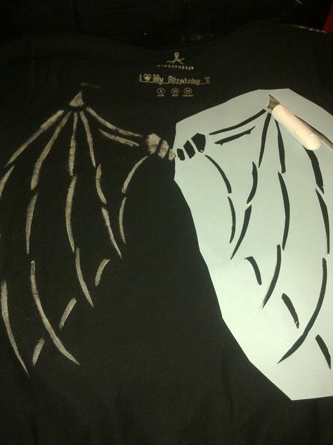 Cool Diy Shirts, Emo Bleach Shirt, Rib Cage Shirt Diy Bleach, Bleach Wings Shirt, Bleach Art Hoodie Wings, Bleach Fairy Wings Hoodie, Diy Cutout Shirt, T Shirt Reconstruction, Braided T Shirts