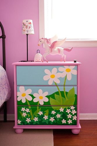 Cute dresser makeover :) Painted Kids Furniture, Drawer Makeover, Nightstand Painting Ideas, Diy Painted Dresser, Attic Before And After, Attic Shelves, Attic Decor, Cozy Attic, Finished Attic