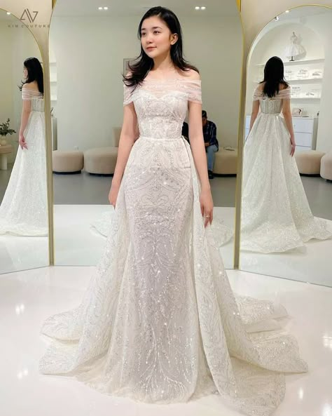 Wedding Gown For Short Bride, Wedding Dresses Korean Style, Korean Bride Dress, Korean Wedding Dress Simple, Modern Vintage Wedding Dress, Korean Wedding Dresses, Korean Wedding Gown, Wedding Dress Korean Style, Wedding Dress Korean