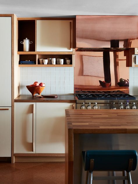 If Warmth Is What You Crave, Consider Off-White Kitchen Cabinets Remodelista Kitchen, 2020 Kitchen Trends, Santa Monica Apartment, Off White Kitchen Cabinets, Off White Kitchens, 아파트 인테리어, Julianne Moore, Kitchen Cabinet Colors, Kitchen Trends