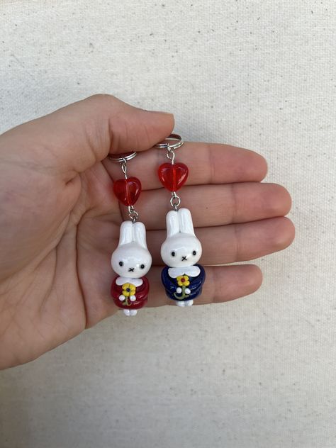 Keychains For Couples, Clay Couple Ideas, Matching Keychains Couples, Couple Keychains, Keychain Couple, Clay Keychain, Matching Keychains, Couples Keychains, Keychain Charm