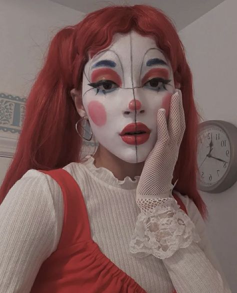 Clown Makeup White Face, Halloween Makeup Terror Easy, Clown Make Up Cute, Dark Clowncore Makeup, Clown Make Up Aesthetic, Clown Make Up Easy, Circus Baby Makeup, Clown Girl Aesthetic, Clown Costume Cute