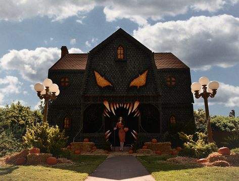 Christine Mcconnell House, Christine Mcconnell, Dekorasi Halloween, Photo Halloween, Season Decor, Halloween Photography, Monster House, Dark House, Halloween Ii