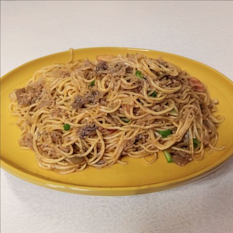 Yakisoba-Style Spaghetti Recipe Army Yakisoba Recipe, Beef Yakisoba Recipe, Chicken Delight Recipe, Beef Yakisoba, Yakisoba Recipe, Classic Egg Salad Sandwich, Japanese Noodle Dish, Egg Salad Sandwich Recipe, Classic Egg Salad