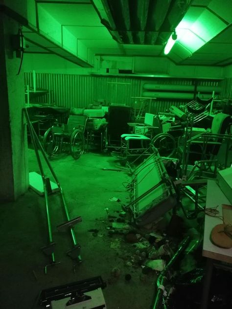 Hospital Core Aesthetic Dark, Creepy Green Aesthetic, Riddler Aesthetic, Creepy Hospital, Creepy Basement, Green Hospital, Hospital Core, Bedroom Aesthetic Dark, Mental Hospital