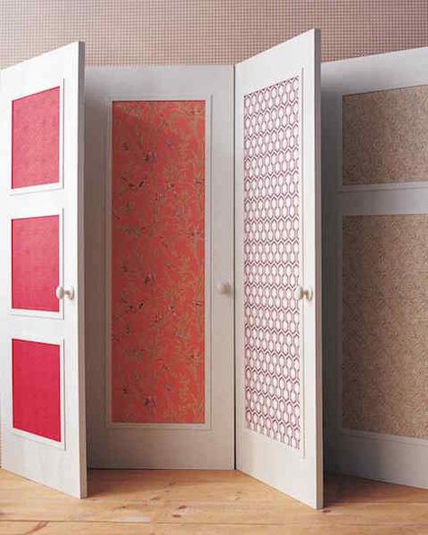 Wallpapered Doors, Walls Storage, Pintu Interior, Zimmer Diy, Martha Stewart Home, Koti Diy, Wallpaper Door, Wallpaper Project, Gallery Ideas