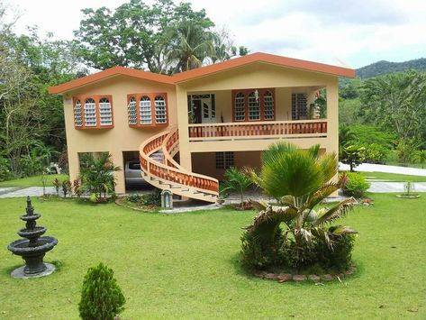 Casa en las montañas de Puerto Rico. Puerto Rican Houses, Puerto Rico Homes, House Puerto Rico, House In Puerto Rico, Puerto Rico House, Modern Wooden House, Hacienda Style Homes, Mexico House, House Plan Gallery