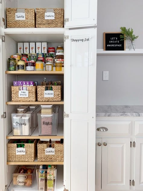 Small Pantry Cabinet, Baking Supplies Organization, Small Kitchen Pantry, Deep Pantry, Pantry Bin, Small Pantry Organization, Kitchen Pantry Ideas, Pantry Organisation, Cabinet Pantry