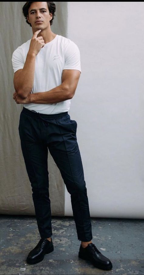 Male Model Casual Photoshoot, Business Casual Men Photoshoot, T Shirt Tucked In Jeans Outfit Men, Gq Mens Style Photoshoot, Architect Outfit Man, Smart Casual Work Outfit Men, Formals For Men, Mens Work Outfits, Mens Smart Casual Outfits