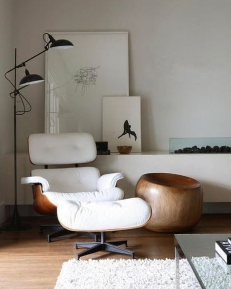 Cabinet Aesthetic, White Eames Chair, Smart Living Room, Wooden Lounge Chair, Mid Century Lounge, Mid Century Lounge Chairs, Iconic Chairs, Design Room, Charles Eames