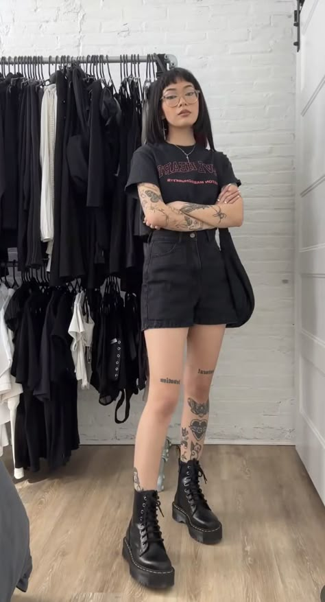 Casual Summer Outfits Alt, Bruno Major Concert Outfit, Goth Biker Shorts Outfit, Edgy Feminine Outfits Summer, All Black Outfits Grunge, Alt T Shirt Outfit, Spring Emo Outfits, Rocker Fashion Style, Graphic Tshirt Outfit Winter