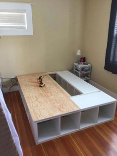 Platform Bed Diy, Bedframe Diy, Bed With Underbed, Queen Storage Bed, Murphy Bed Ikea, Diy Platform Bed, Easy Ikea Hack, Murphy Bed Plans, Bed Platform