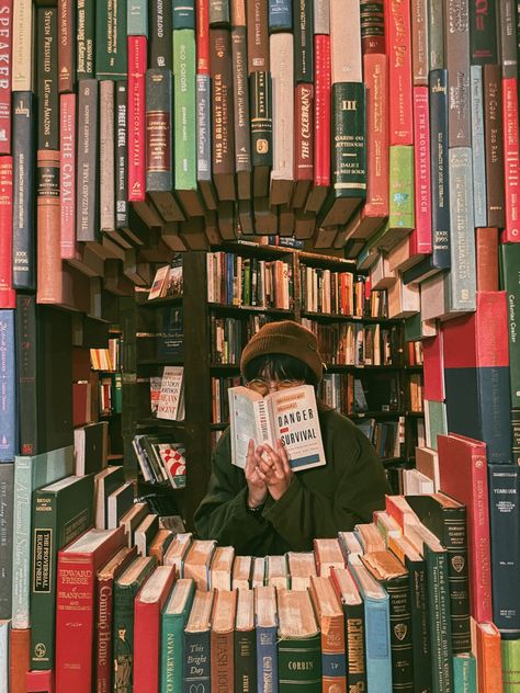 Used and new book store in dtla called the last bookstore! super cute, they had lots of little photo ops Book Tunnel, The Last Bookstore, Book Bar, Book Store, Bookstore, Photoshoot Ideas, New Books, Super Cute, Branding