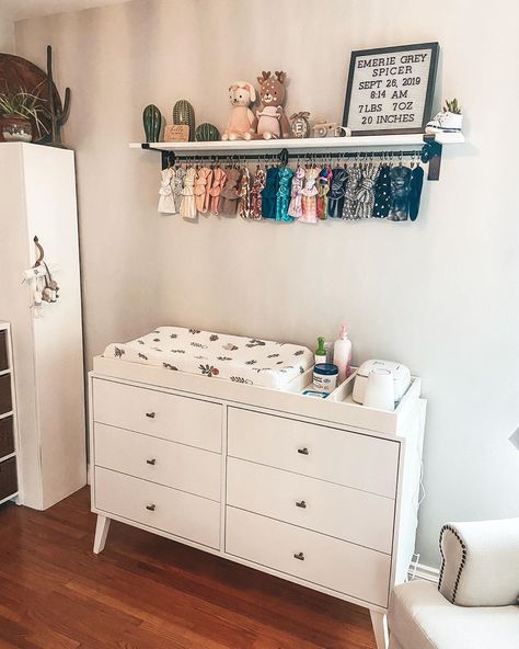 Hanging Bows In Nursery, Baby Girl Bow Storage, Bow Organizer Nursery, Bow Storage Nursery, Baby Bow Storage, Baby Bow Organization, Bow Storage Ideas, Bow Rack, Sunshine Nursery