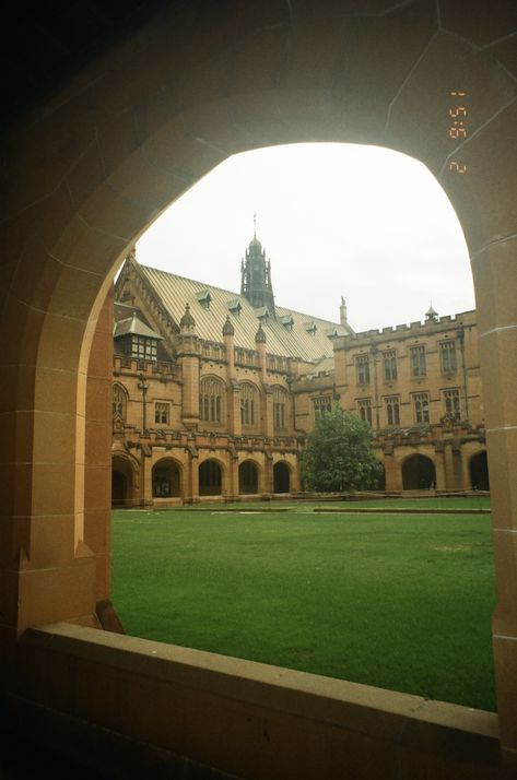 Boarding School Courtyard, Dark Academia Courtyard, University Of Sydney Australia, Dalhousie University Aesthetic, Prinston University Aesthetic, Dark Academia School Exterior, University Of Sydney Aesthetic, Usyd Sydney, Old University Aesthetic