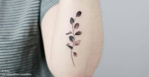 Eculyptus Tattoos, Eucalyptus Tattoo, Botanisches Tattoo, Inspo Tattoo, Mini Tats, 25th Bday, Sister Tattoo, Forearm Tattoo Women, Tiny Tattoo