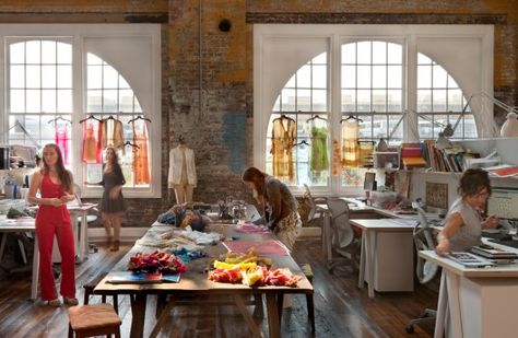 Urban Outfitters Corporate Campus / Meyer, Scherer & Rockcastle Fashion Design Studio Workspaces, Urban Outfitters Office, Design Studio Space, Workspace Ideas, Workspace Studio, Design Studio Workspace, Design Studio Office, Cool Office Space, Fashion Designer Studio