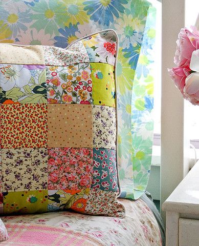 Summerhouse Pillows Sewing Pattern Repurposed Linens, Pillows Sewing, Patchwork Pillows, Magic Pillow, Patch Pillow, Colorful Cottage, Patchwork Pillow, Sewing Pillows, Cadeau Diy