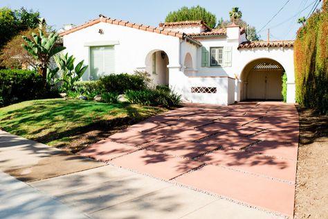 Los Angeles Landscape Design, Spanish Style Homes Los Angeles, House Exterior Los Angeles, Los Angeles Spanish Bungalow, Los Angeles House Beverly Hills, Spanish Exterior, Los Angeles Neighborhoods, Driveway Design, Concrete Driveways