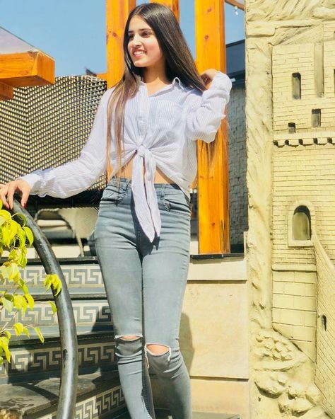 Ashima Chaudhary, Celebrity Casual Outfits, Stylish Girl, Photo Poses, Tik Tok, Photography Poses, Casual Outfits, Actors, Models