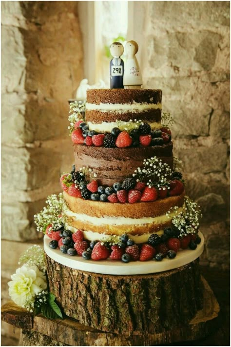 Fruit Wedding Cake, Vintage Pasta, Chocolate Wedding Cake, Wedding Cake Rustic, Naked Cakes, Rustic Wedding Cake, Cake Trends, Wedding Cakes Vintage