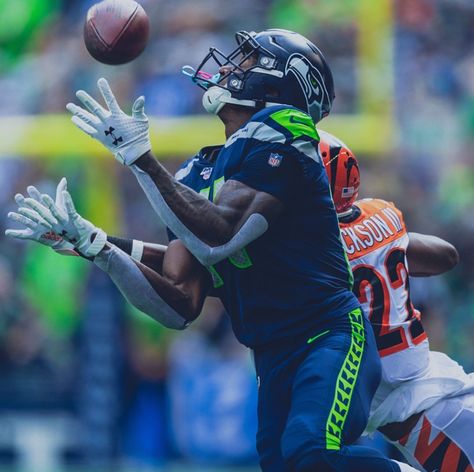 D.k. Metcalf, Dk Metcalf, Tyreek Hill, Sports Photos, Nfl Players, Seattle Seahawks, Nfl Teams, Hawks, American Football