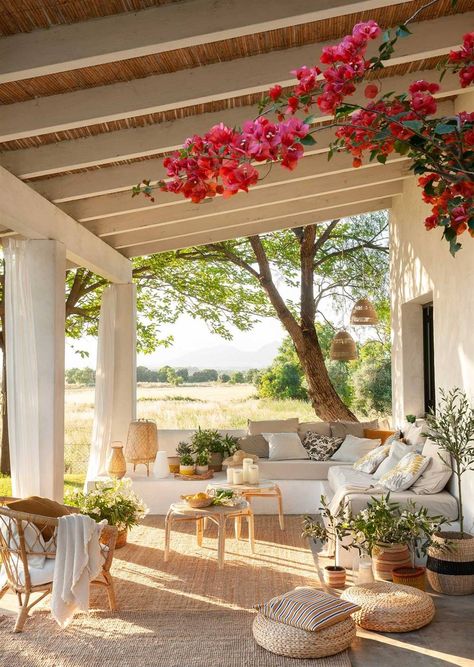 Patio Inspiration, Apartment Diy, Casa Exterior, Outdoor Living Room, Modern Barn, Balcony Ideas, Small Balcony, Balcony Decor, Dream House Decor