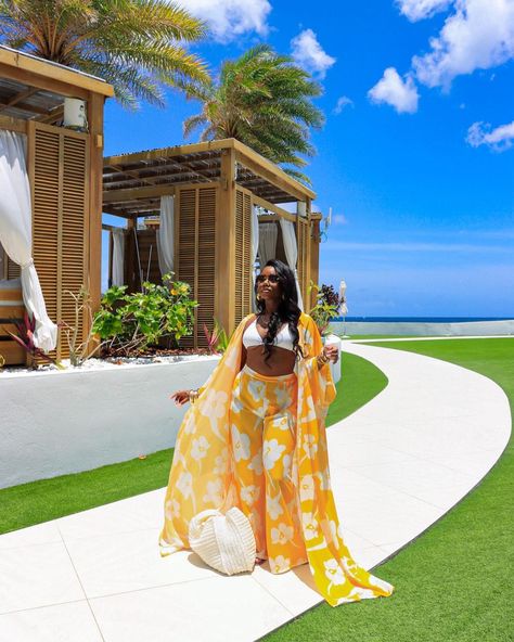 Chev B. on Instagram: “Don’t invite me outside unless it’s out the country 💛” Beach Wear For Ladies, Chev B, Vaction Outfits, Outfit Kimono, Story References, Bad And Bougie, Cute Summer Outfit, Beach Vacation Outfits, Beach Fits