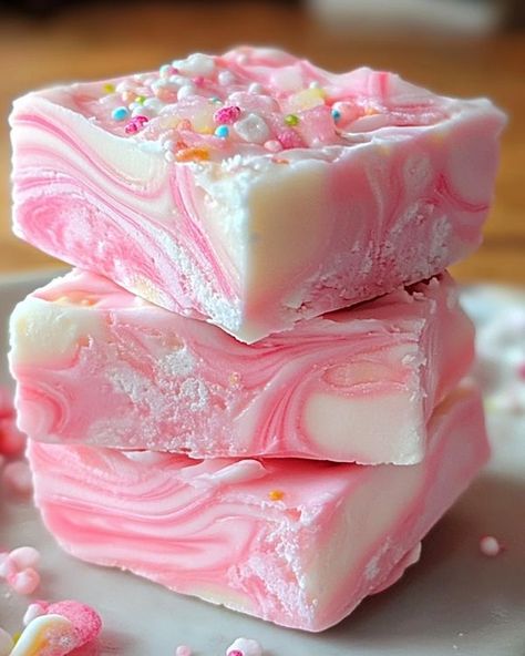 Pink And Blue Food, Cotton Candy Cheesecake, Cotton Candy Fudge, Cotton Candy Favors, Cotton Candy Cupcakes, Cotton Candy Cookies, Pastel Desserts, Cotton Candy Cakes, Creamy Fudge