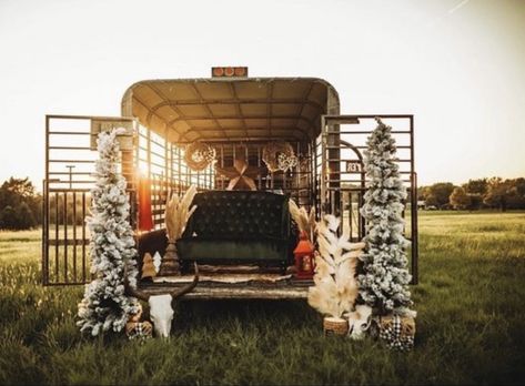 Fall Mini Shoot, Christmas Mini Sessions Outdoor, Outdoor Christmas Photos, Santa Mini Session, Christmas Mini Shoot, Christmas Photo Props, Christmas Photography Backdrops, Xmas Photos, Family Christmas Pictures