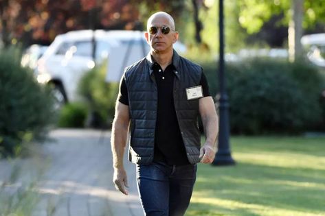 How To Get That CEO Style, from Mark Zuckerberg to Jeff Bezos | SPY Patagonia Vest Outfit, Silicon Valley Style, Silicone Valley, Men Work Outfits, Patagonia Logo, Patagonia Vest, Outdoor Clothing Brands, Young Forever, Jeff Bezos