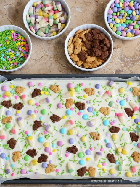 Easter Bark Candy, Easter Bark Recipe, Bunny Bark, Easter Bunny Bark, Graham Recipe, Easter Bark, Creative Dishes, Easter Deserts, Easter Bunny Treats