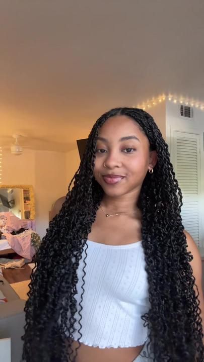 Ariah 🫶🏽 on TikTok Water Wave Braids For Black Women, Xs Passion Twists, Passion Twist Color Ideas, Passion Twist Brown, Water Wave Twists, Wavy Twists, Brown Passion Twists, Twists With Extensions, Water Wave Braids