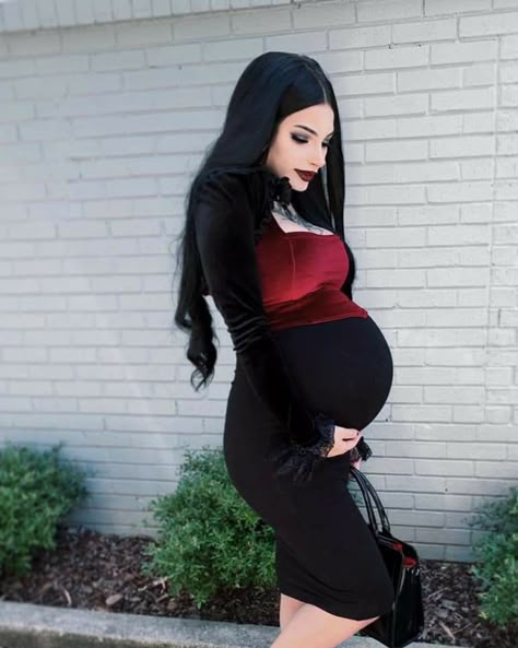 Punk Maternity, Punk Baby, Gothic Baby, Goth Baby, Cute Maternity Outfits, Stylish Maternity Outfits, Pregnancy Looks, Stylish Maternity, Pregnancy Outfits