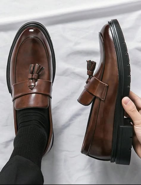 Formal Shoes For Men Classy, Clarks Shoes Mens, Mens Linen Outfits, Brown Boots Fashion, Party Wear Casual, Official Shoes, Gents Shoes, Mens Fashion Casual Shoes, Smart Shoes