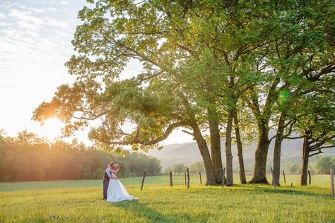 Cades Cove Wedding Cades Cove Tennessee Wedding, Cades Cove Wedding, Cades Cove Photography, Smoky Mountains Photography, Outside Wedding Ceremonies, Townsend Tennessee, Gatlinburg Wedding, Gatlinburg Weddings, Photo Shoot Inspiration