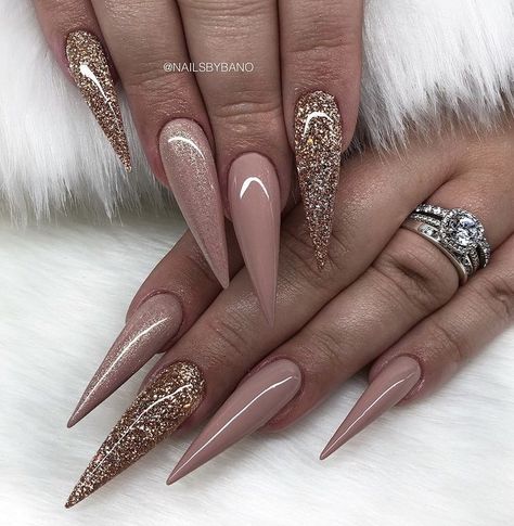 Gold Stiletto Nails, Pink Stiletto Nails, Shiny Nails Designs, Stilleto Nails Designs, Vanilla Fudge, Stiletto Nail Art, Cinnamon Bun, Beige Nails, Stiletto Nails Designs