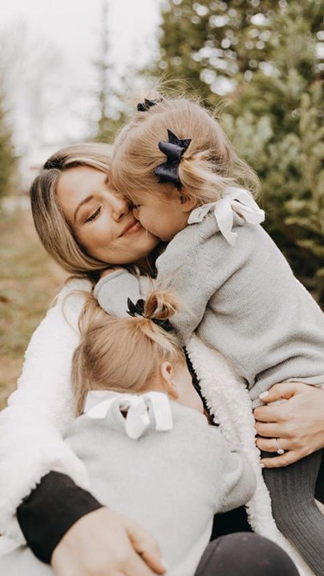 Twins And Mom Photography, Twin Mom Photoshoot, Mom And Twin Daughters, Mom And Twins Photography, Twin Toddler Photography, Mom And Twins, Oregon Photoshoot, Mother's Day Gifts From Kids, Fisher Fam