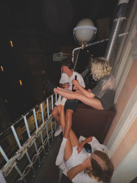 #rome#italy#europe#balcony#hotel#summer#friendgroup#night#summernight Europe Balcony, Balcony Aesthetic Night, Italy Night Life, Rome Nightlife, European Lifestyle, Manifest Board, Italy Summer, Euro Summer, Eastern European