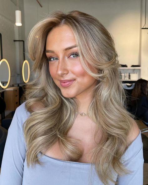 Fall Haircut and Color 2024: 27 Stylish Ideas for a Fresh Autumn Makeover - Fall Update 2024 Autumn Hair Colors Blonde, Autum Blonde Hair Color, Autumn Blonde Hair Color Trends, Blonde Trends 2024, Autumn Blonde Hair, Autumn Blonde, Fall Haircut, Color Melting Hair, Trend Photo