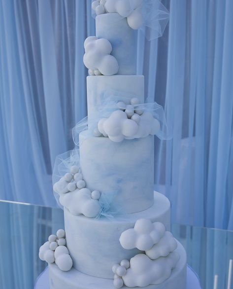 Cloud Theme Party, Cloud Baby Shower Theme, Sweet Baby Shower Ideas, Babby Shower, Cloud Theme, Fairy Garden Birthday Party, Cloud Cake, Sweet 16 Decorations, Outside Baby Showers